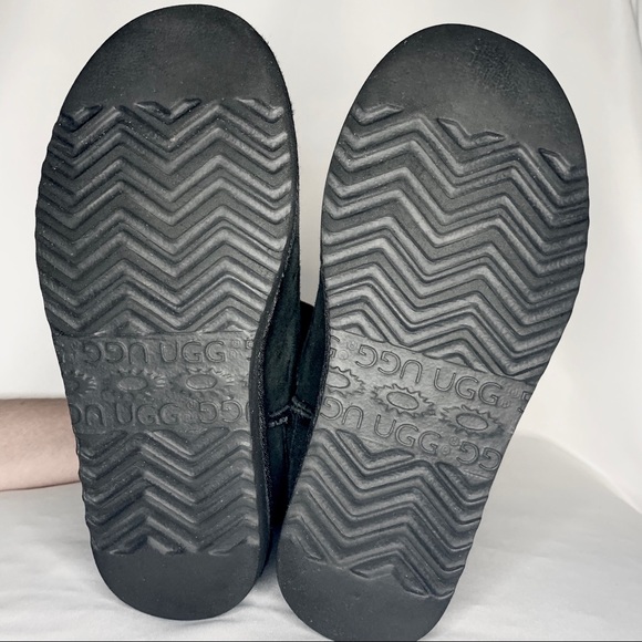 UGG Australia Classic Short Black Boot - Picture 9 of 9